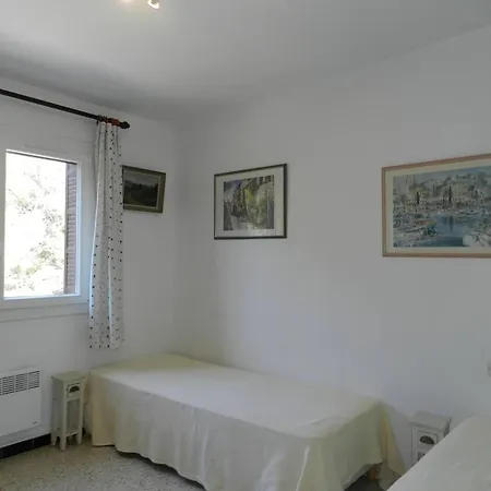 Apartment Le Lavandou, 3 Pieces, 5 Personnes - Fr-1-251-605
