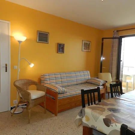 Apartment Le Lavandou, 3 Pieces, 5 Personnes - Fr-1-251-605 Le Lavandou